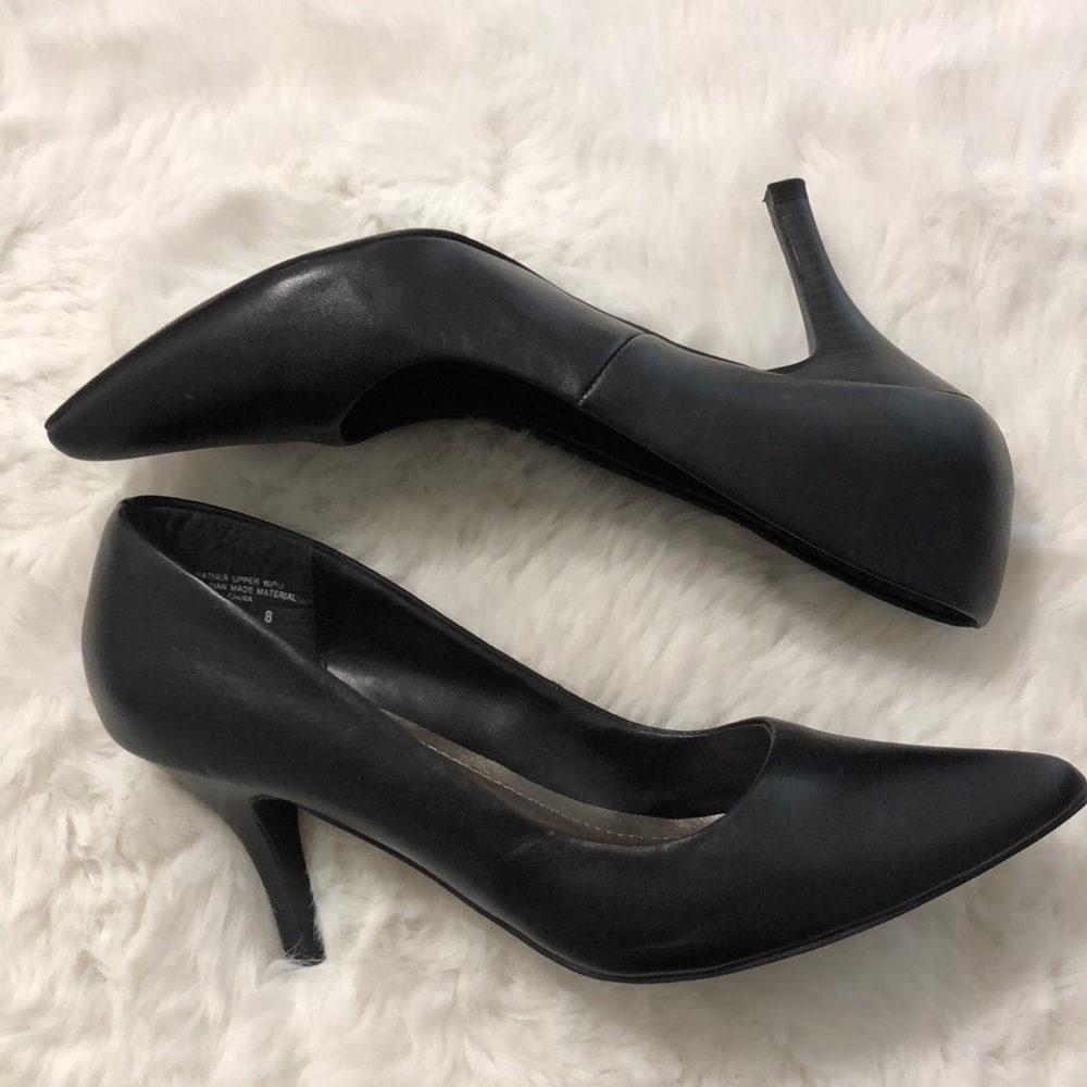 Black Merona Pointed Toe Pumps